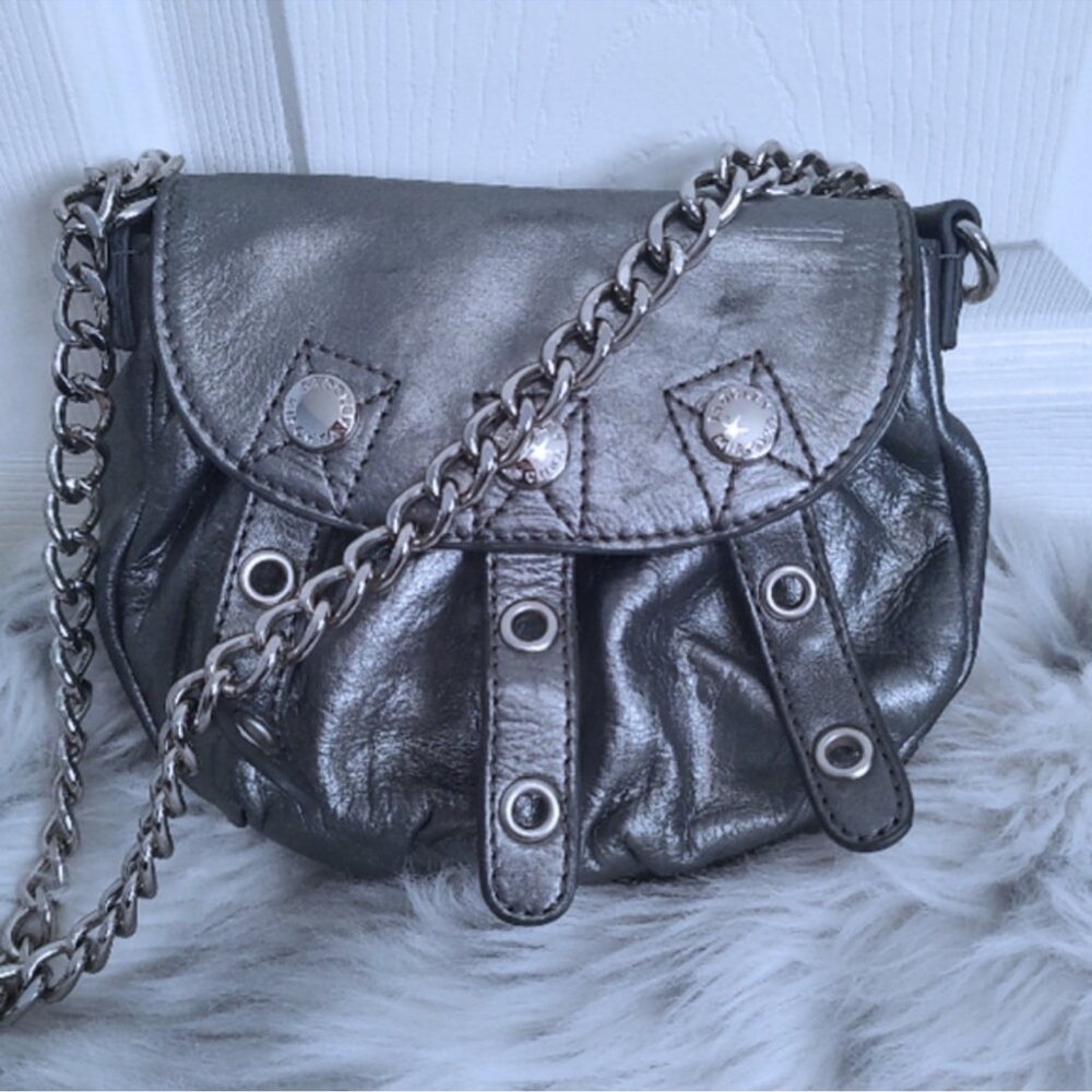 Badgley Mischka metallic leather shoulder bag w/chain strap EUC
